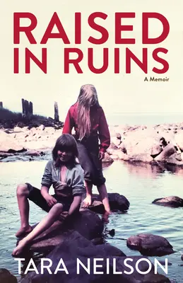 Vychováni v ruinách: A Memoir - Raised in Ruins: A Memoir