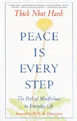 Mír je na každém kroku: Cesta všímavosti v každodenním životě. - Peace is Every Step: The Path of Mindfulness in Everyday Life