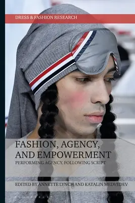 Móda, agentura a posilování: Předvádění agentury, sledování scénáře - Fashion, Agency, and Empowerment: Performing Agency, Following Script