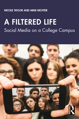 Filtrovaný život: Sociální média na univerzitní půdě - A Filtered Life: Social Media on a College Campus