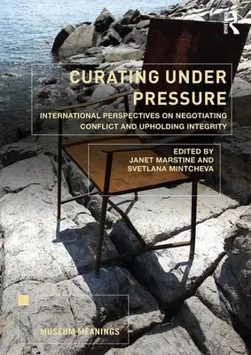 Kurátorství pod tlakem: Mezinárodní perspektivy vyjednávání o konfliktech a dodržování integrity - Curating Under Pressure: International Perspectives on Negotiating Conflict and Upholding Integrity