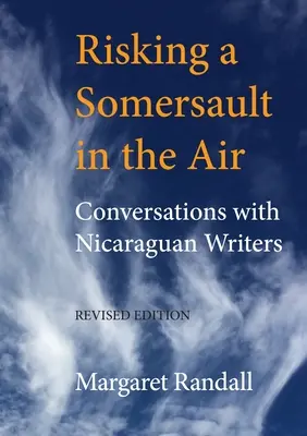 Riskantní salto ve vzduchu: Rozhovory s nikaragujskými spisovateli (revidované vydání) - Risking a Somersault in the Air: Conversations with Nicaraguan Writers (Revised Edition)